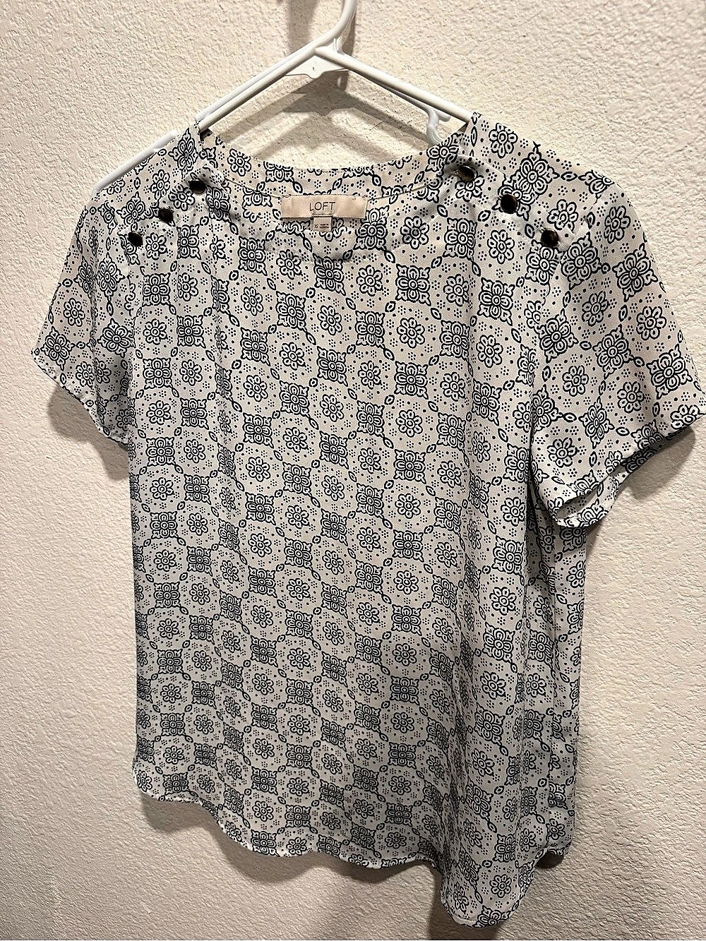 LOFT Floral Blouse in White & Navy Size XS